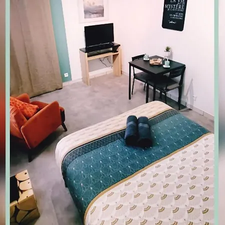 Francois - Superbe T1 - D Au Pied Des Thermes De - Wifi Avec Fibre *