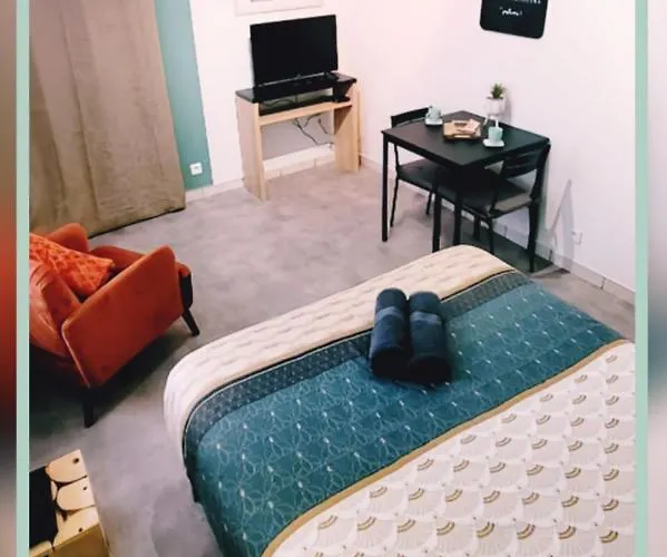 Francois - Superbe T1 - D Au Pied Des Thermes De - Wifi Avec Fibre *